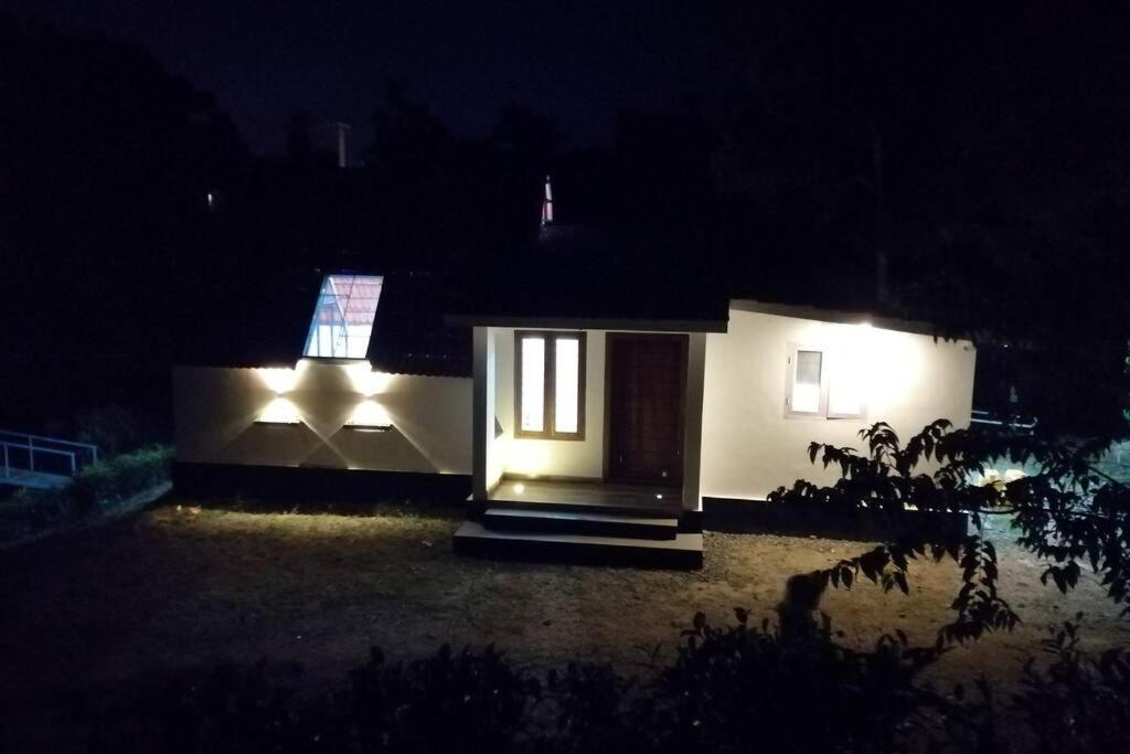 Farmstay In ചില്ലുകൂടാരം At Les Domki Et Al. Vagamon Dış mekan fotoğraf